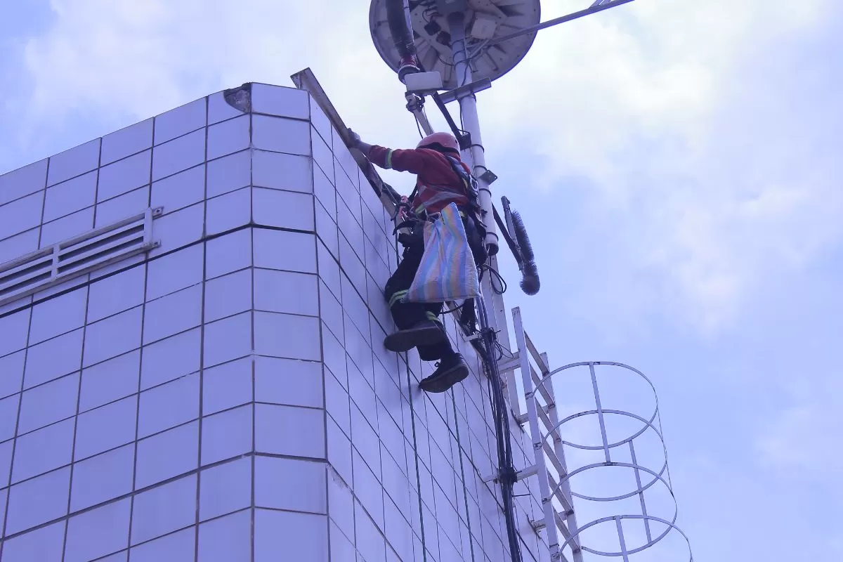 Communications House Cleaning